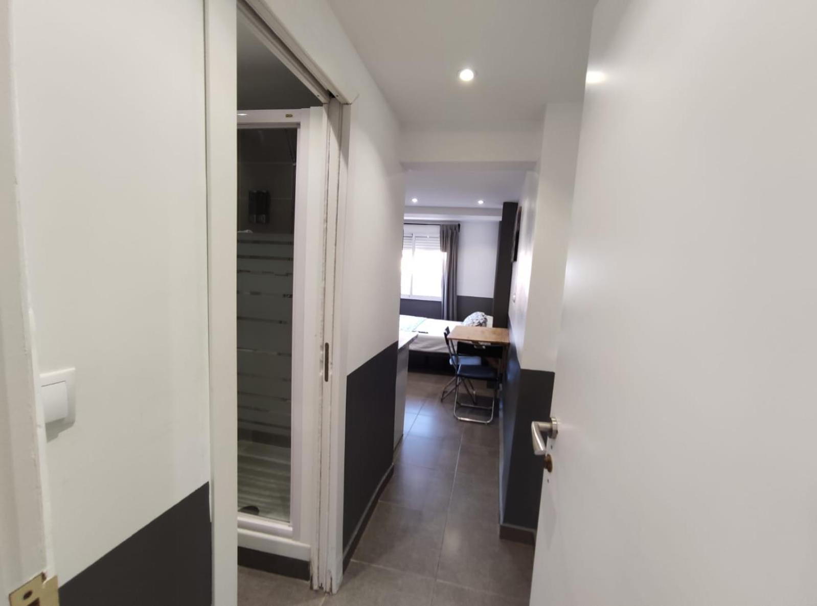 Estudios Hl Frente Al Metro Barcelona-Aeropuerto L'Hospitalet de Llobregat Exteriér fotografie